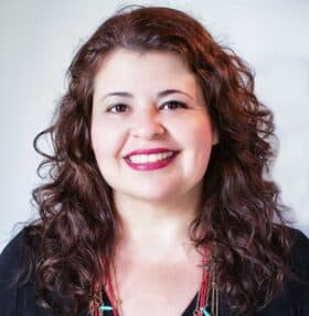 smiling photo of author Denise Browning from the blog Easy and Delish