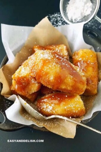 a bowl of deep-fried bananas with caramel sauce