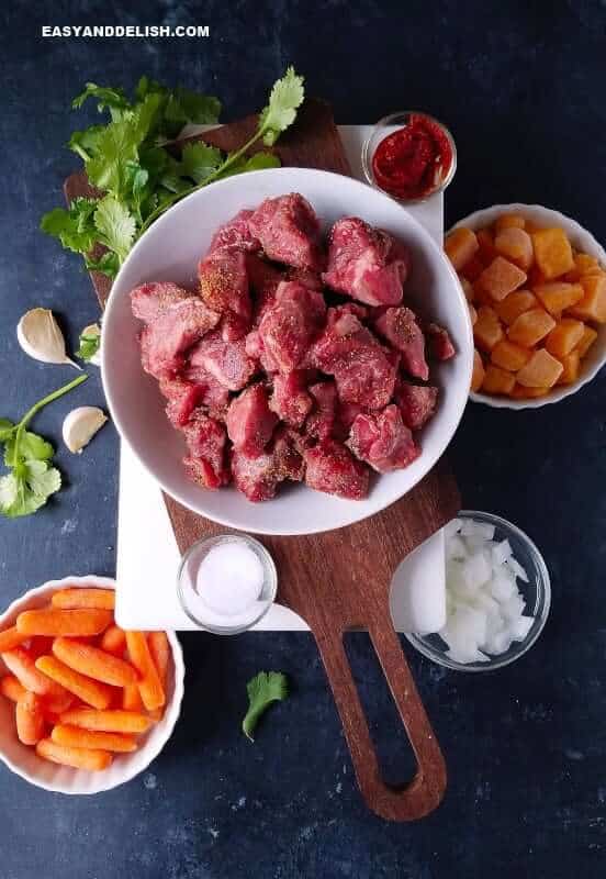 bowls of meat and veggies 