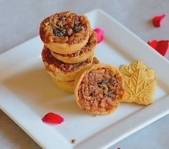 Stack of butter tarts or Tortinha-olho-sogra