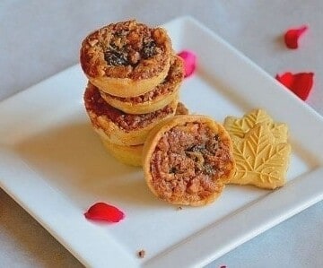 Stack of butter tarts or Tortinha-olho-sogra