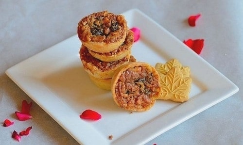 Stack of butter tarts or Tortinha-olho-sogra