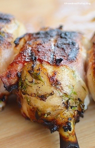 close up of chicken churrasco on a cutting board