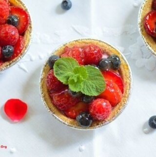 tres tortinhasfde frutas vermelhas