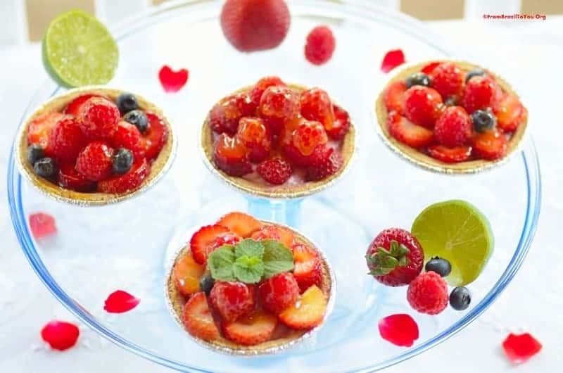 tortinhas de frutas vermelhas or berry tartlets