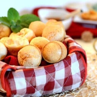 Brazilian cheese bread in a basket