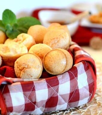 Brazilian cheese bread in a basket