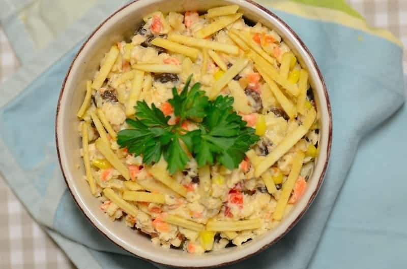 salpicão chicken salad served in a bowl with shoestring potatoes