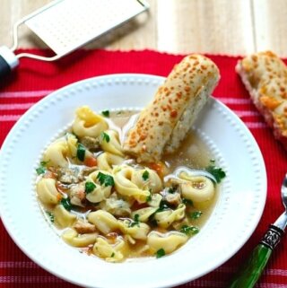 Capelete-in-brodo