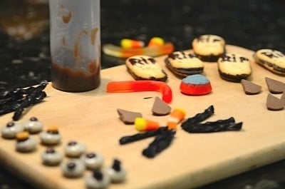 garnishes to decorate cupcakes for Halloween over a board