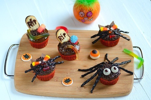 Brigadeiro Cupcakes decorated like Halloween creatures