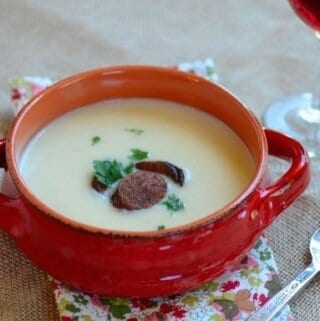 Uma tigela de creme de batata