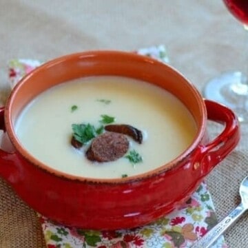 Uma tigela de creme de batata
