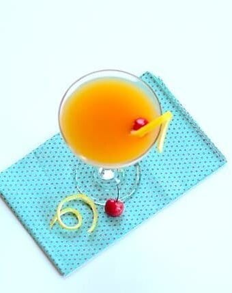 A glass of champagne cocktail