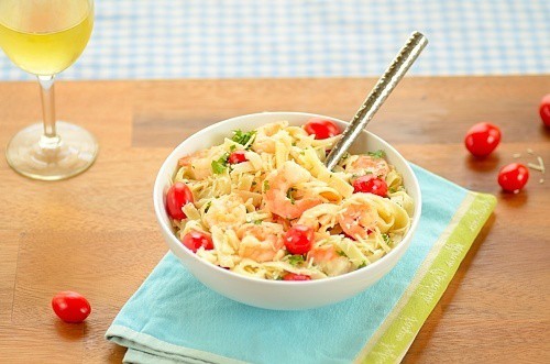 Fettuccine com Camarão, Tomate e Salsinha