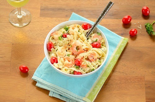 Sea and Garden Pasta (Fettuccine com Camarão, Tomate e Salsinha)