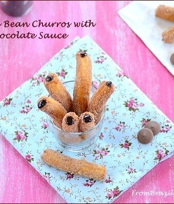 churros-filled-with-chocolate-sauce