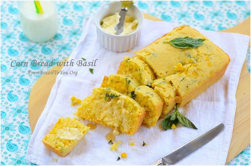 Corn bread with basil , pão de milho com manjericão