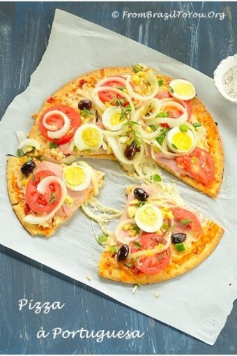 A whole sliced Pizza a portuguesa, topped with hard-boiled eggs, onions, tomatoes, green bell peppers, and black olivesa s one of our high protein meal preps