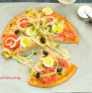 pizza a portuguesa with sliced boiled egg topping