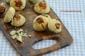 Biscoito de nata cookies with dulce de leche topping on a wooden board