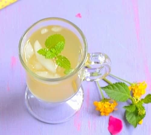 Pineapple iced tea in a mug.