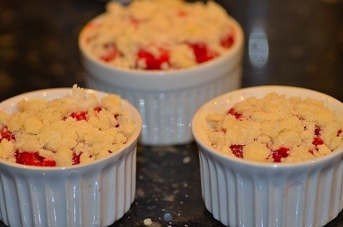 Streusel topping strawberries