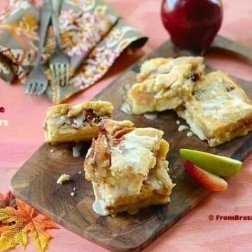 slices of apple cobbler bars on a platter with garnishes on the sides