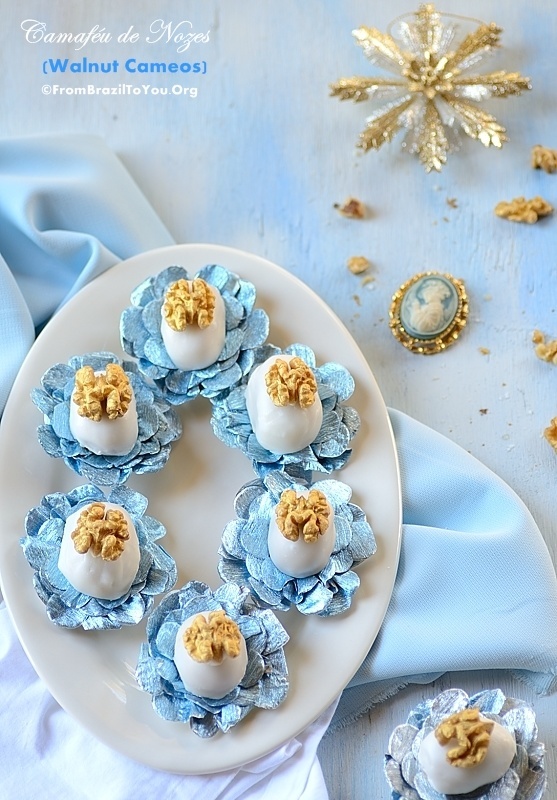 Camaféu de Nozes (Walnut Cameos) displayed on a platter