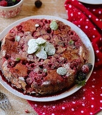 A plate of Panettone French toast with fruit