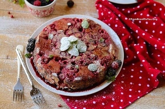 A plate of Panettone French toast with fruit