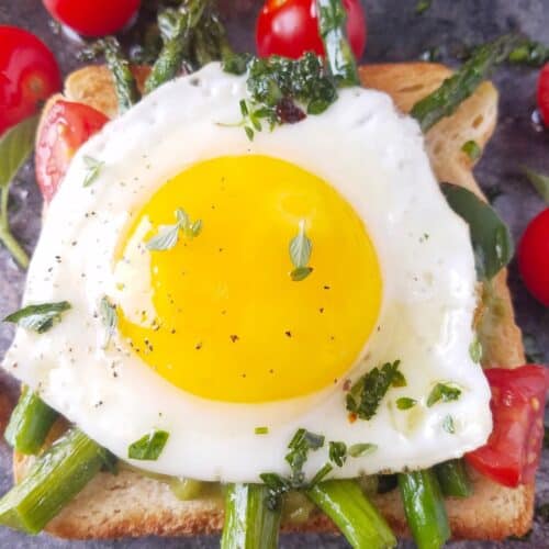 Perfect Sunny Side Up Eggs - The Kitchen Magpie