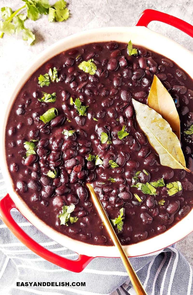 cooked legumes with bay leaves and also a spoon on the side