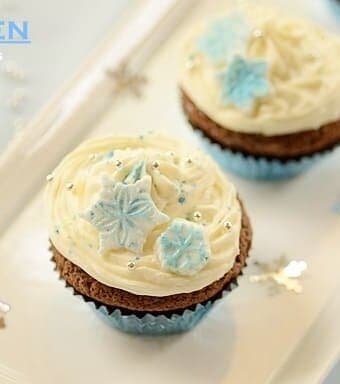 Cupcakes decorated with Frozen theme