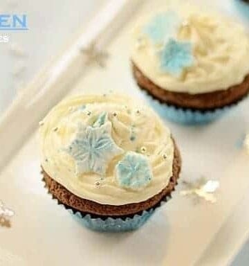 Cupcakes decorated with Frozen theme