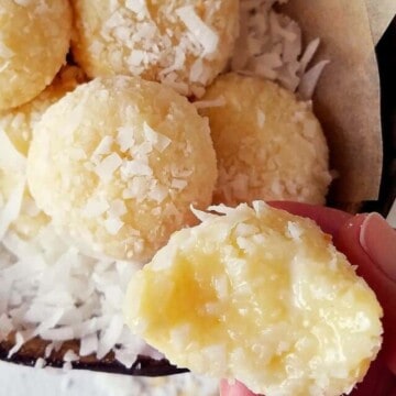 cropped-beijinho-de-coco-3-Brazilian-coconut-balls-3.jpg