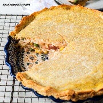 close up homemade chicken pot pie (mepadao) partially sliced
