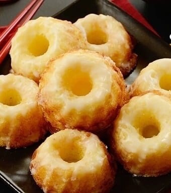 A group of Bolo de Arroz rice cakes