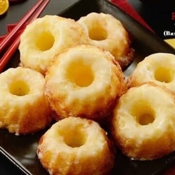 A group of Bolo de Arroz rice cakes