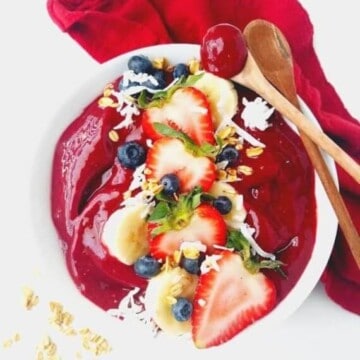 açaí na tigela com frutas em cima