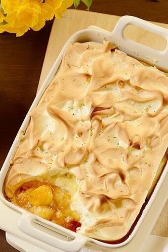 Crustless-banana-meringue-pie in a white casserole dish