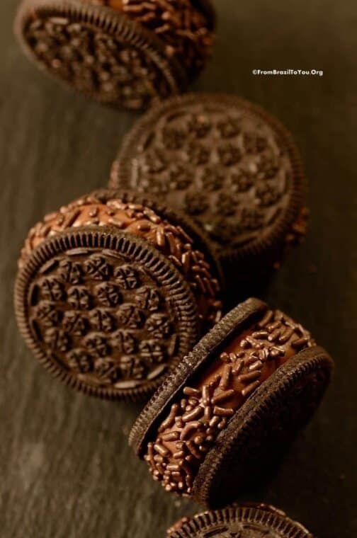 Brigadeiro cookies in a row