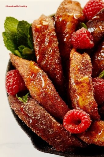 rabanadas in a skillet with berries