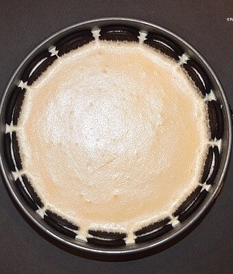 Layering ice cream filling in a round pan for dutch tart
