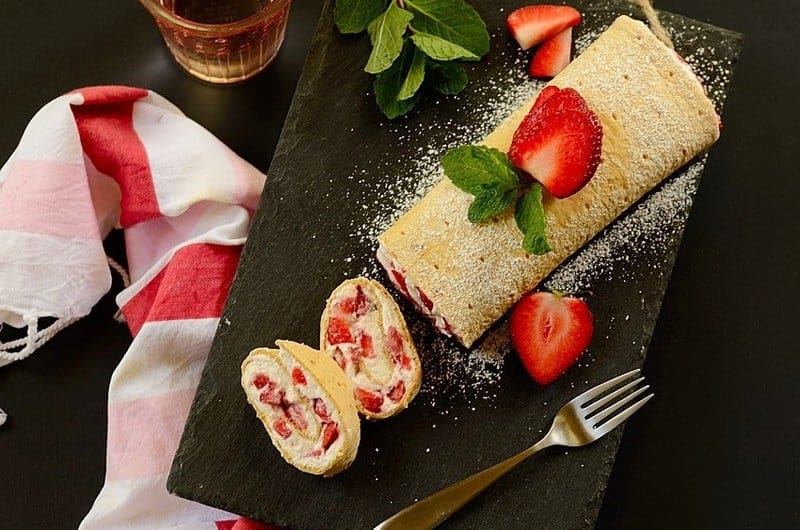 Strawberry-cream-flatbread-roll
