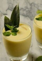 Creamy-pineapple-coconut-cocktail