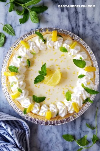 torta de limão com biscoito decorada