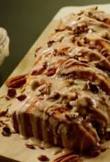 pumpkin-pie-spice-pull-apart-bread-with-pecans