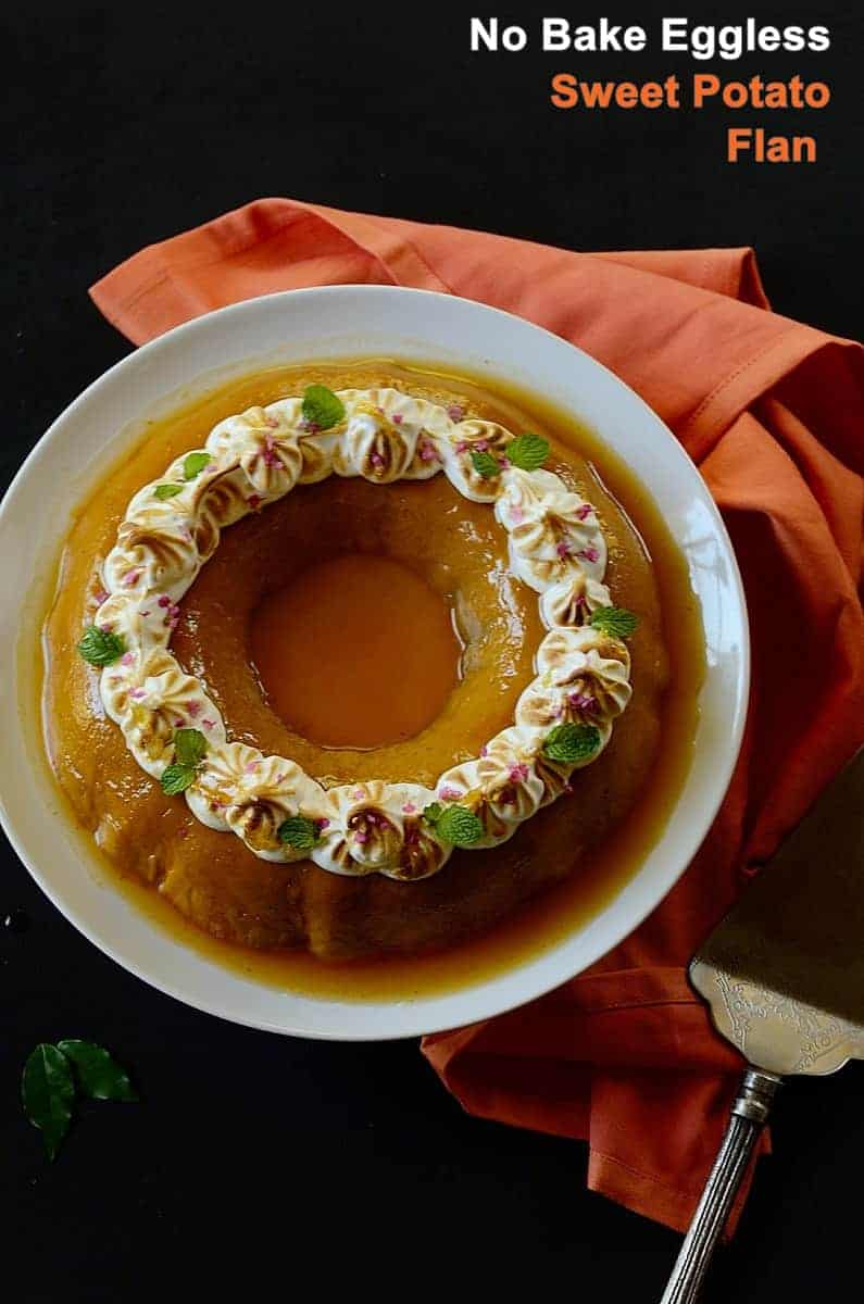 A plate of decorated flan on  table.