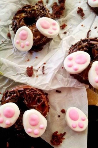 cookies decorated for Easter in a platter